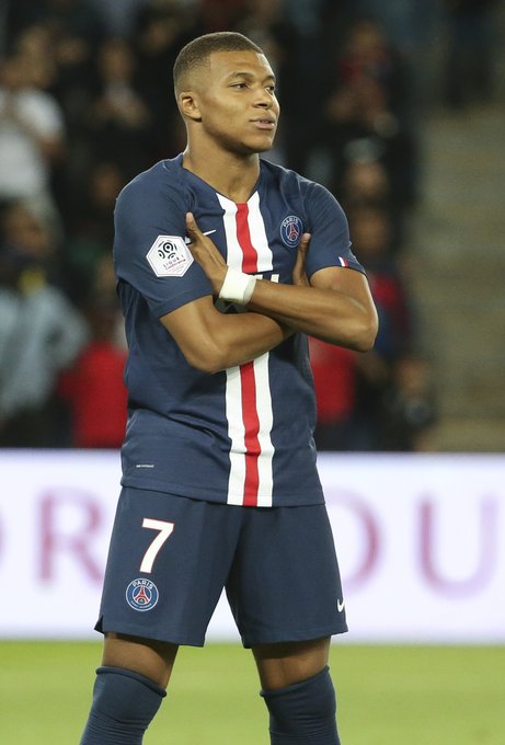 荷兰足协官方：小克鲁伊维特因伤缺战立陶宛，已经返回俱乐部