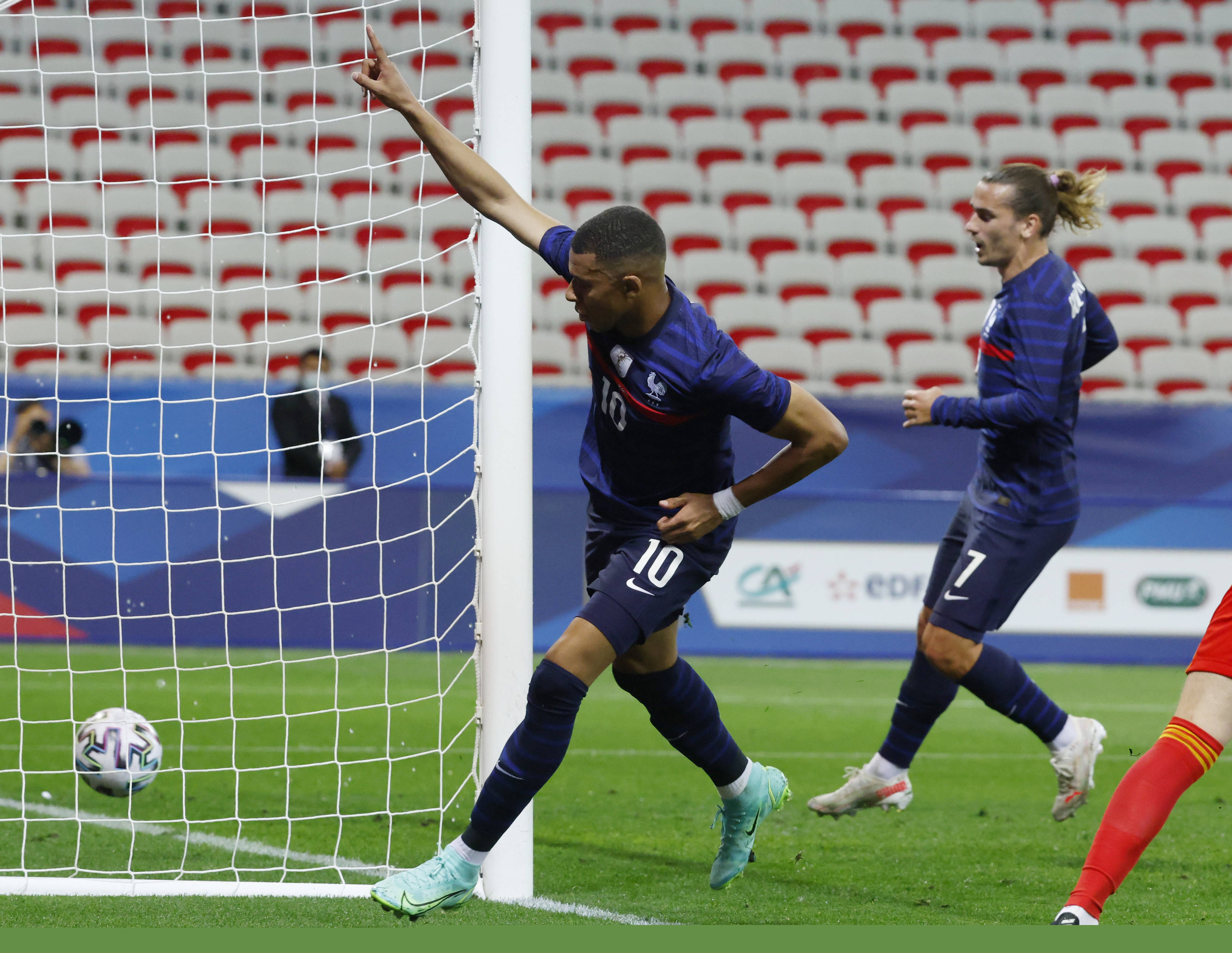 梅西是否参加世界杯？斯卡洛尼：我不知道；踢安哥拉他会出场