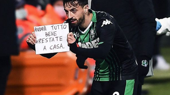 咪咕前方！@胡金秋21 手持冠军鼎登场，@浙江广厦篮球俱乐部 新赛季出征仪式