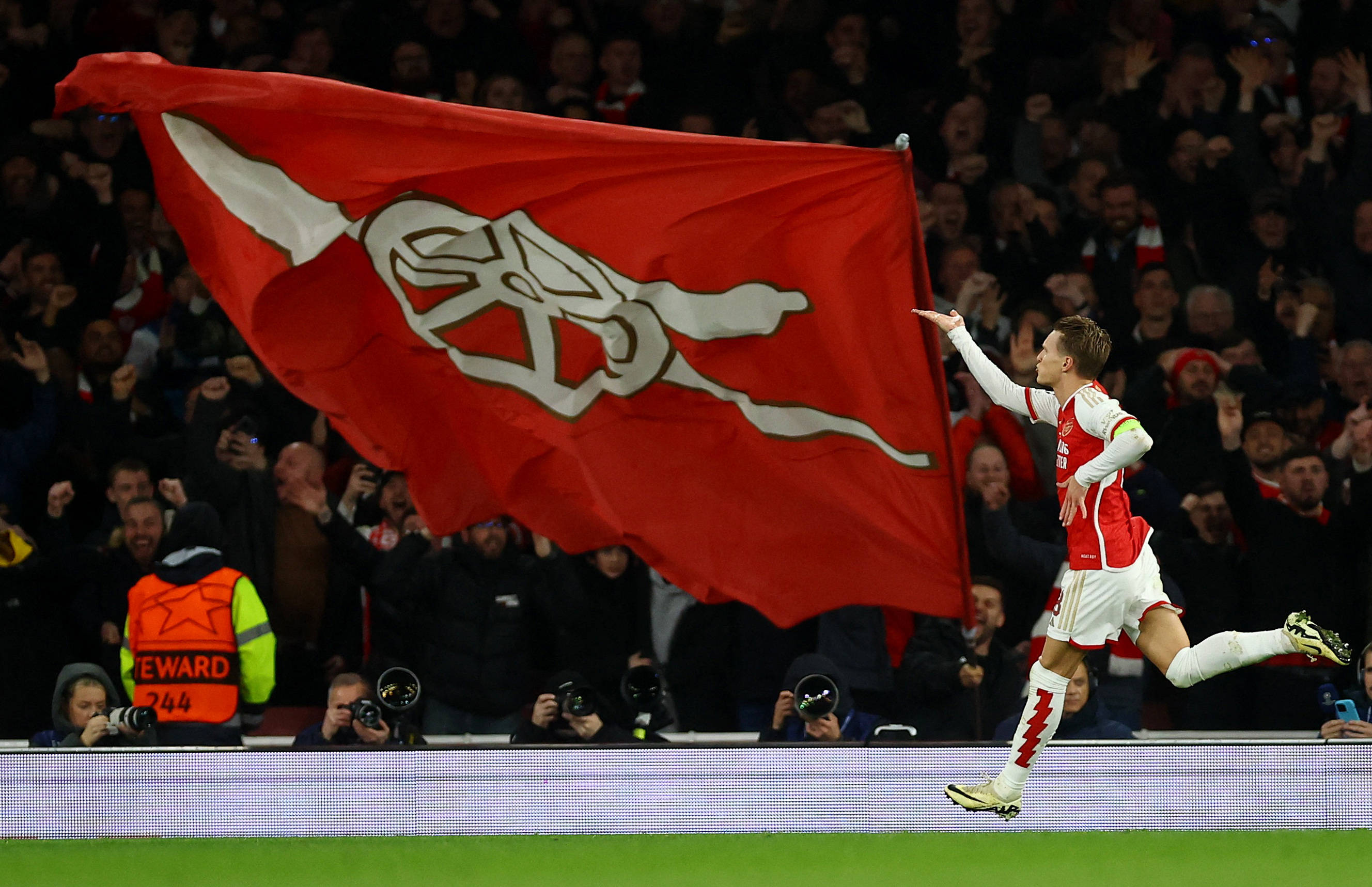 巴萨今夏卖卡萨多免签托马斯引热议