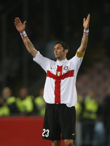 法尔克：纽卡等队曾想引进卡尔，但拜仁抢先与球员完成续约